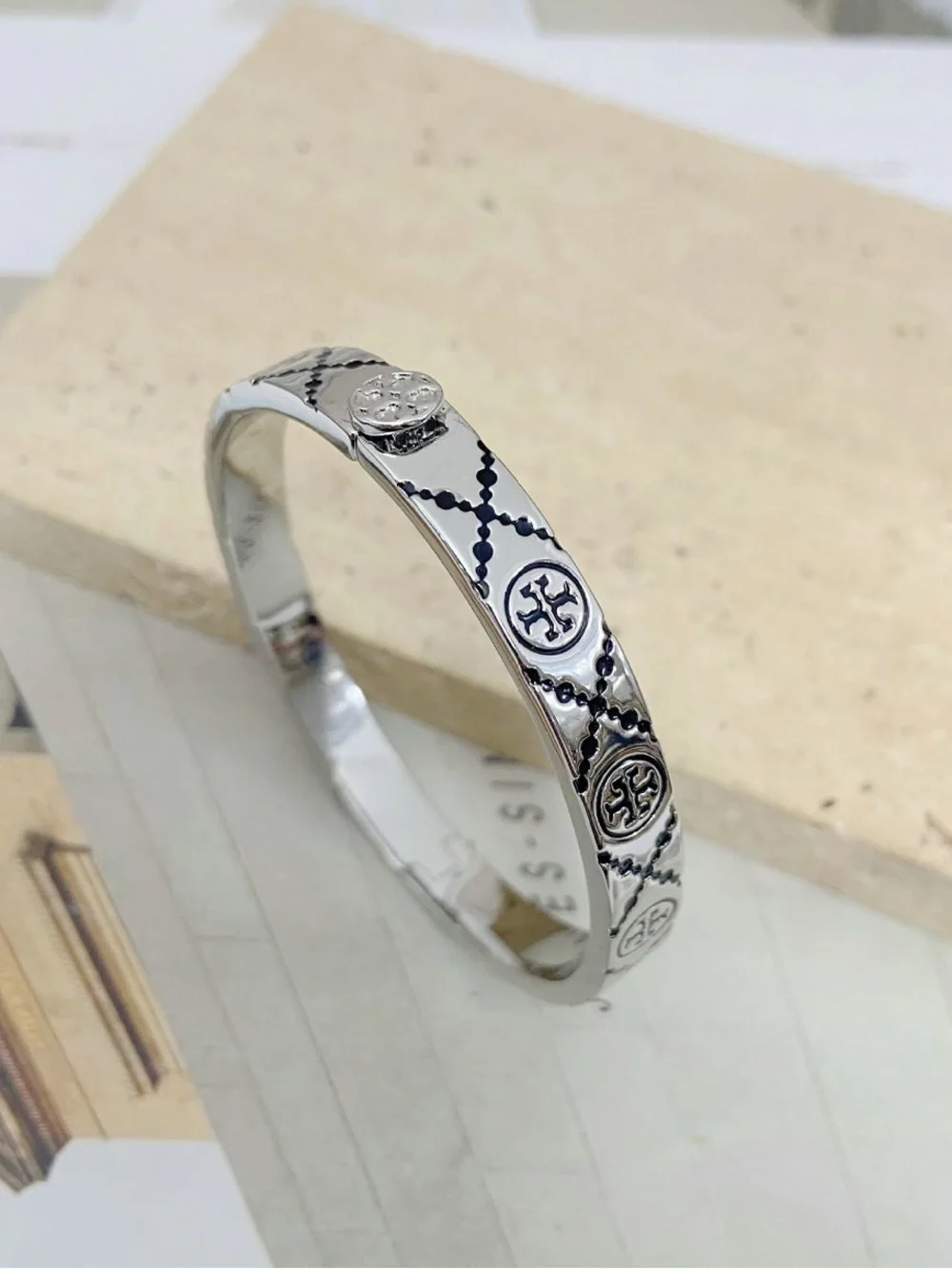 Tory Burch Silver Logo-Accent Hinged Bangle Bracelet